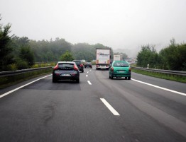 Distancia de seguridad entre vehículos en carretera